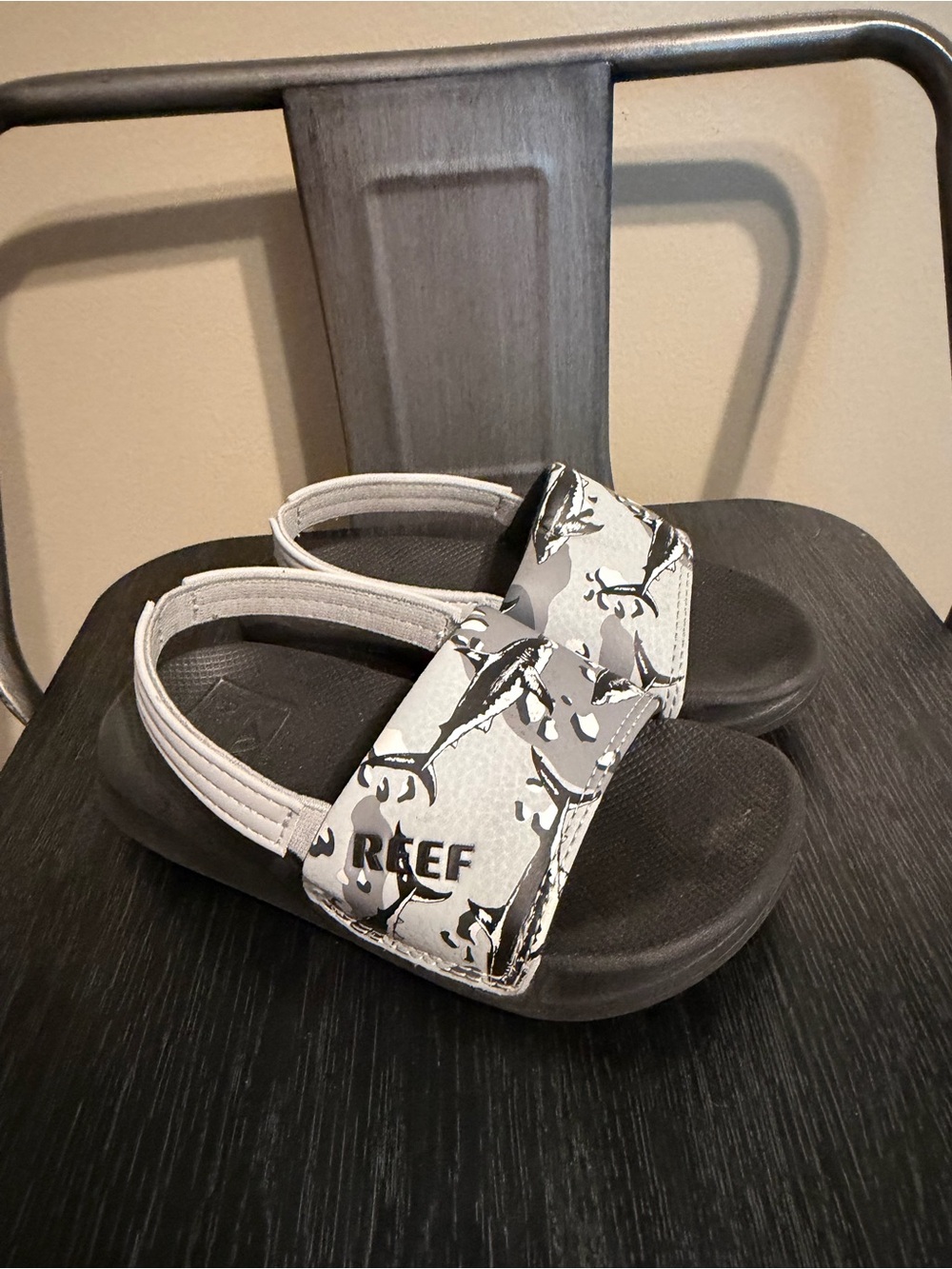 Reef Kids Shark Print Slide Sandals Size 9